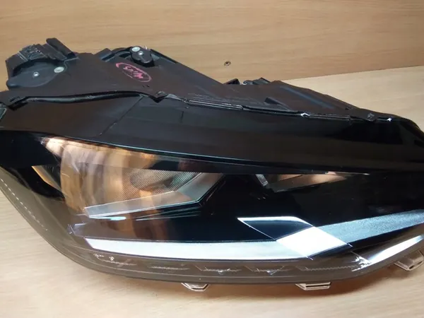 Farol direito VW Sportsvan image 4