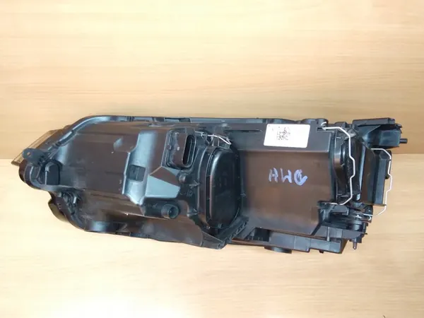 Farol direito VW Sportsvan image 7