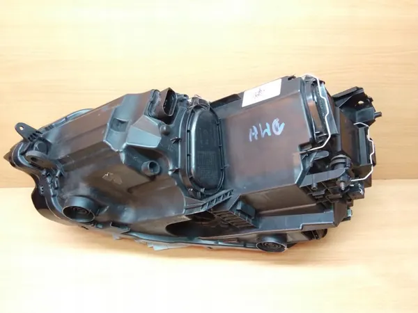 Farol direito VW Sportsvan image 8