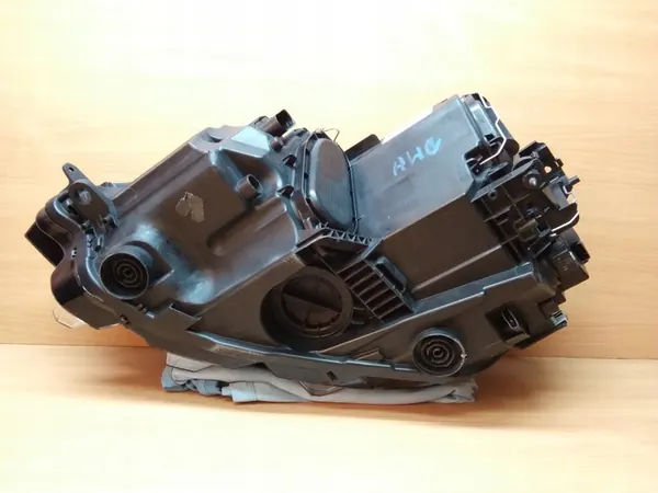 Farol direito VW Sportsvan image 9