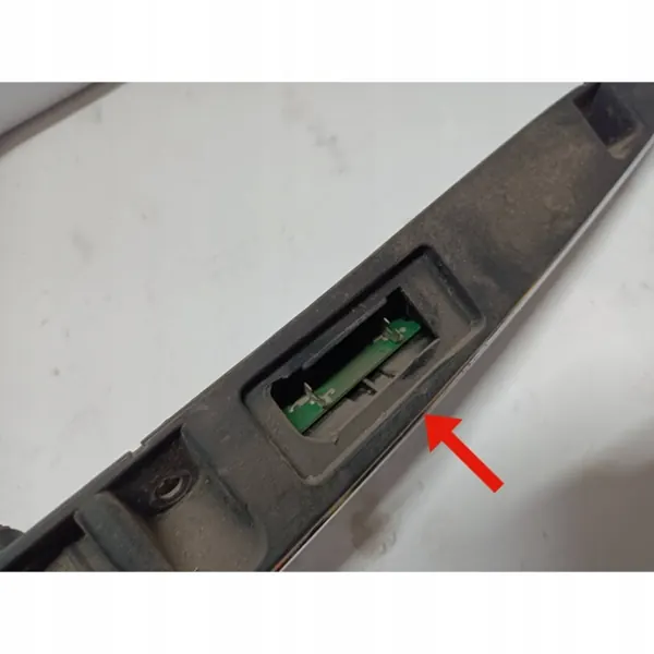 Gebrauchte MINI OE Heckklappenblende OEM 7151140 image 4