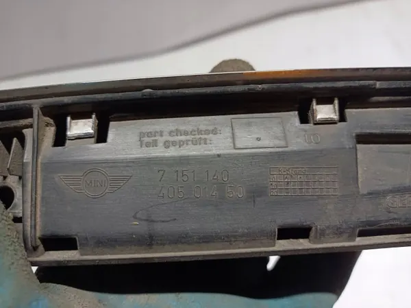 Gebrauchte MINI OE Heckklappenblende OEM 7151140 image 7