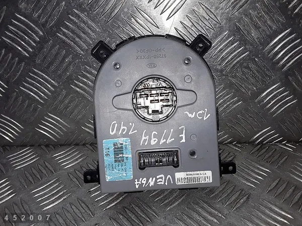 Kia Venga Climate Control Module 972501p760 image 3