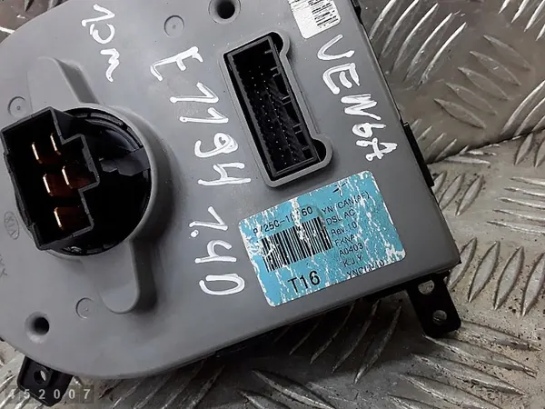 Kia Venga Climate Control Module 972501p760 image 4