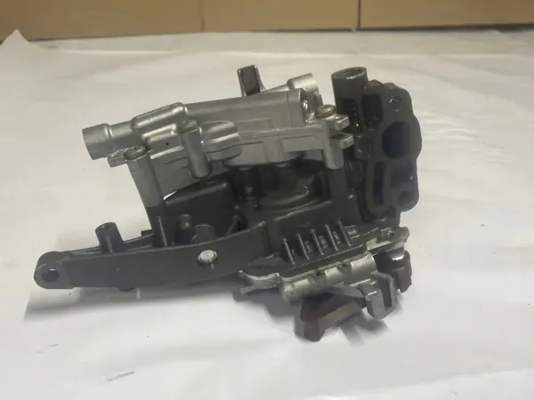 Bomba de óleo Mercedes OEM 2781810547 - Usada image 5