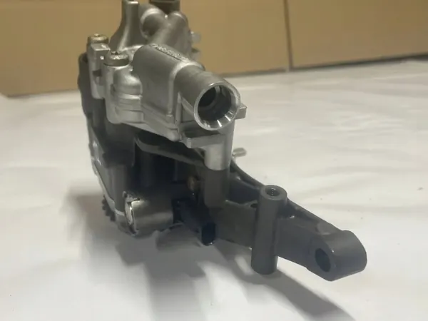 Bomba de óleo Mercedes OEM 2781810547 - Usada image 6
