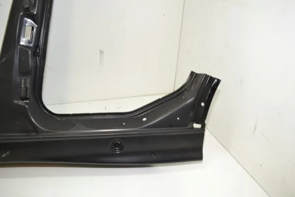 BMW E36 Sedan vasen sivupaneeli käytetty image 4