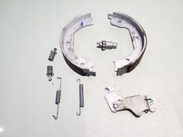 Handbromsbelägg set OEM 6776642 för BMW X5 E70 image 2