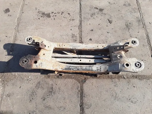 Subchasis Toyota Auris OEM AM-437904 - Usado image 2