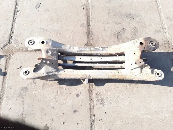 Subchasis Toyota Auris OEM AM-437904 - Usado image 3