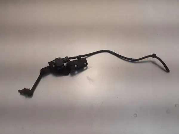 Mitsubishi Pajero Voor luchtvering sensor OEM 8L1222 image 2