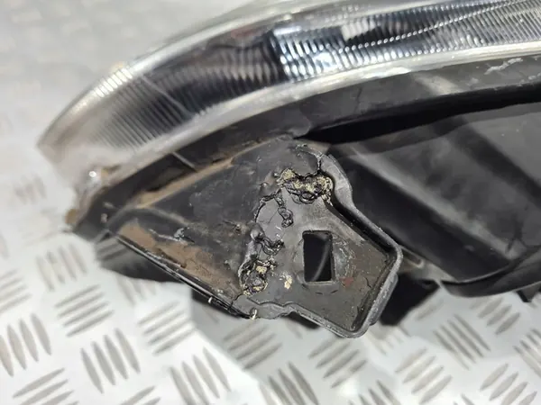 Oikea etuvalaisin Opel Astra J image 6