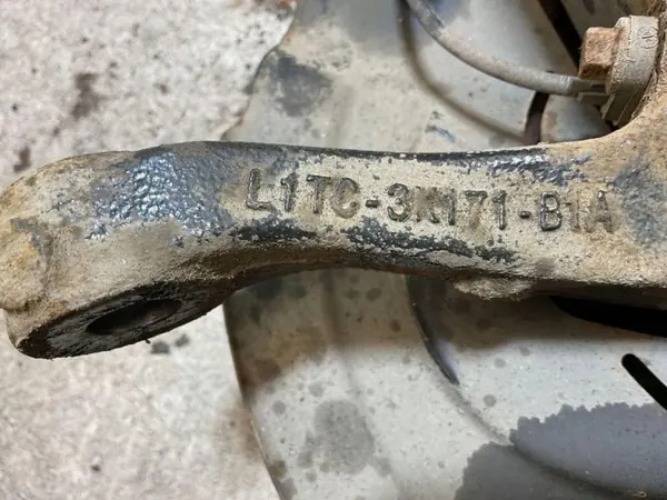 Junta dianteira esquerda OEM L17C3K171B1A para Ford image 3