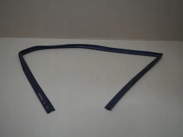 Raamrubber linker voordeur OEM SsangYong Korando IV image 2