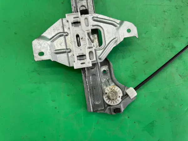 Mecanismo do motor da janela dianteira esquerda Peugeot 301 image 2