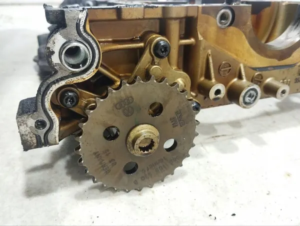 Audi Q7 4L 2015 Vevaxelhållare image 5