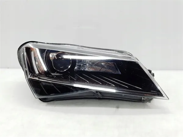 SKODA SUPERB III 15r+ Rechtes Scheinwerfer Full LED image 3