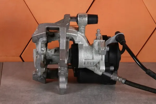 BMW X1 F48 X2 F39 Oikea Takajarrusatula image 2