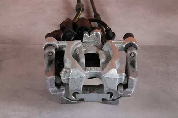 BMW X1 F48 X2 F39 Oikea Takajarrusatula image 3