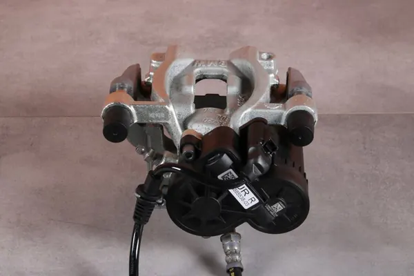 BMW X1 F48 X2 F39 Oikea Takajarrusatula image 4