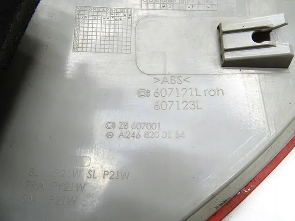 Linker achterlicht Mercedes W246 A2468200164 image 8