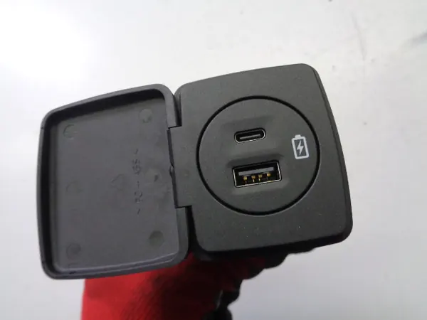 USB-Ladebuchsen OEM LC5B-S045N67-ACW Ford Explorer image 4