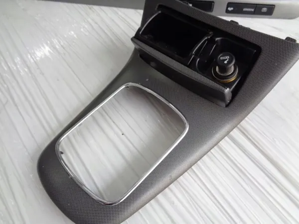 Cadre de cendrier OEM 1 pour Toyota Avensis T25 image 4