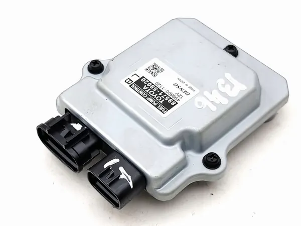 Lexus RX 450H 2021 Brandstofpomp Module OEM 8957158020 image 2