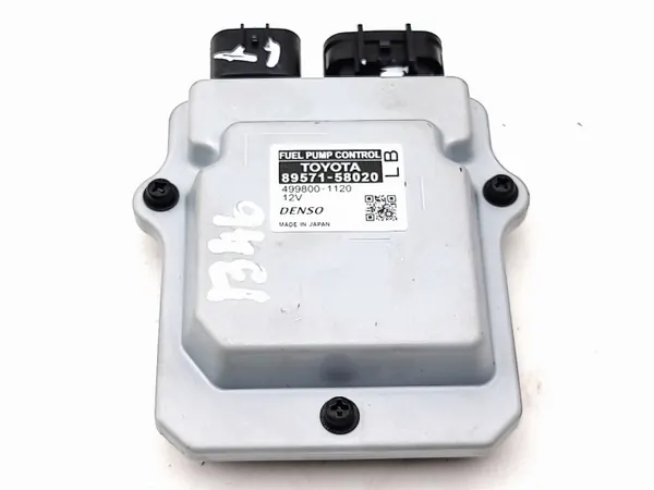 Lexus RX 450H 2021 Brandstofpomp Module OEM 8957158020 image 3