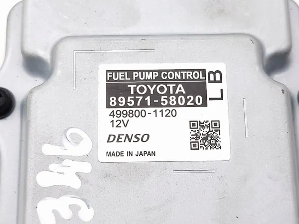 Lexus RX 450H 2021 Brandstofpomp Module OEM 8957158020 image 8