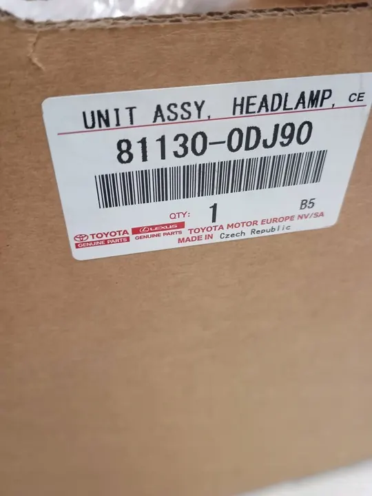 Faros derecho Toyota Yaris III Lift image 9