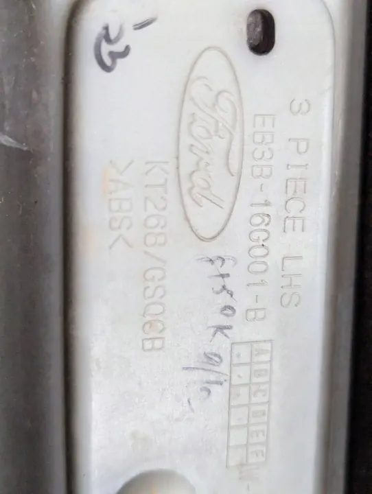 Emblème OEM EB3B-16G001-B Aile Avant Gauche image 6