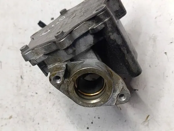 Imupumppu VOLVO V40 ESTATE 2.0L bensiini 2016 image 2