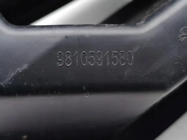 Suporte de para-choque traseiro Peugeot 3008 Esquerdo 2023 SUV image 7