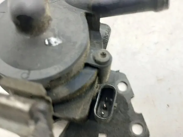 Mini Cooper waterpomp OEM 61935980 - Gebruikt image 7
