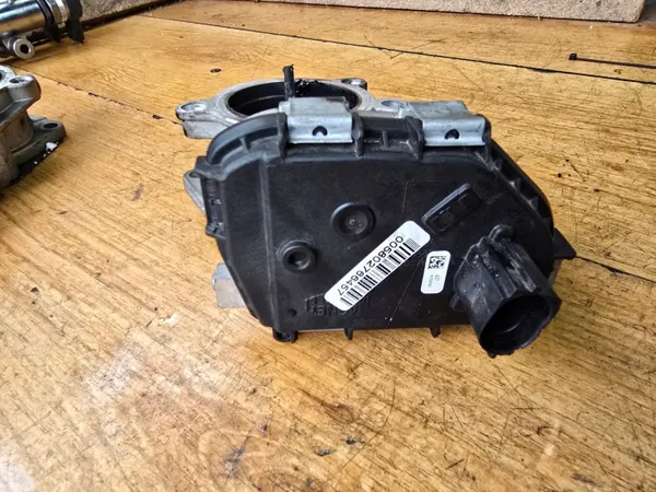 Corps de papillon OEM 5802766457 pour Iveco Fiat 3.0 HPI image 3