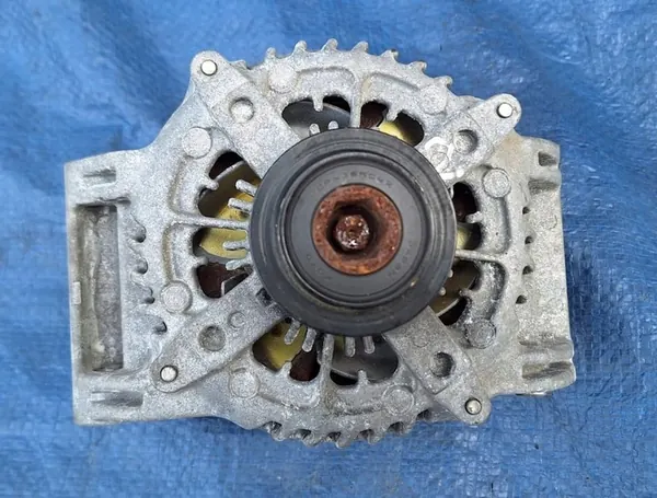 Dodge Charger Challenger 6.4 SRT Vaihtovirtageneraattori OEM 04801834AB image 2