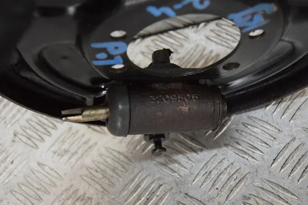 Plaque d'ancrage arrière droite JEEP CHEROKEE LIBERTY KJ image 2