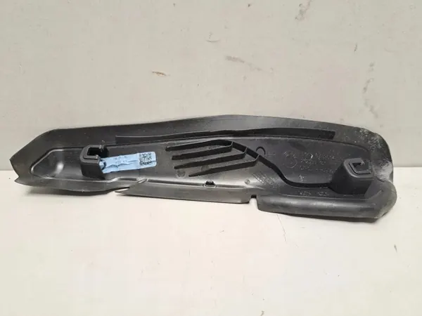 Käytetty BMW i4 takavalokehys OEM 8739614 image 3