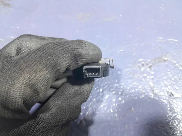 Sensor de chuva Opel Astra V OEM 84149672 - Usado image 3