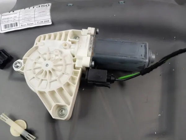 Mercedes A-klass W169 fram höger fönsterreglage OEM 899 image 4