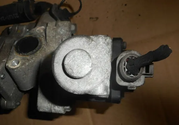 KIA Carens IV Ceed 1.7 CRDi Pakokaasujäähdytin 284162A850 image 3