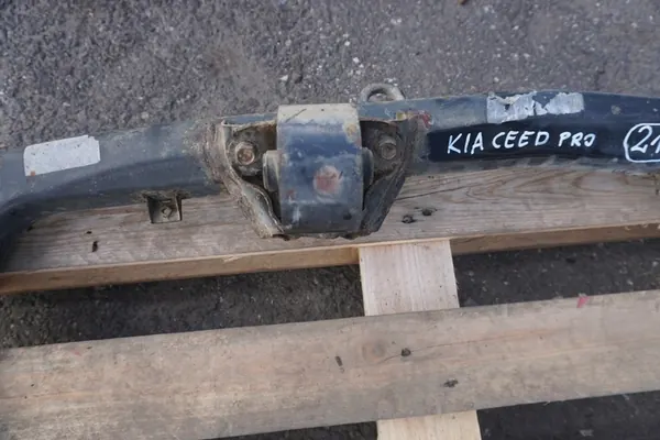 KIA CEED I 2.0 CRDI Suspension Beam 624051H020 image 8