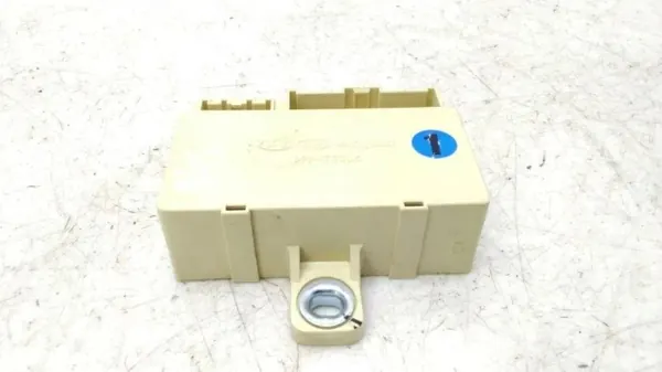 Controlador de cierre central KIA OEM 919401F010 image 2
