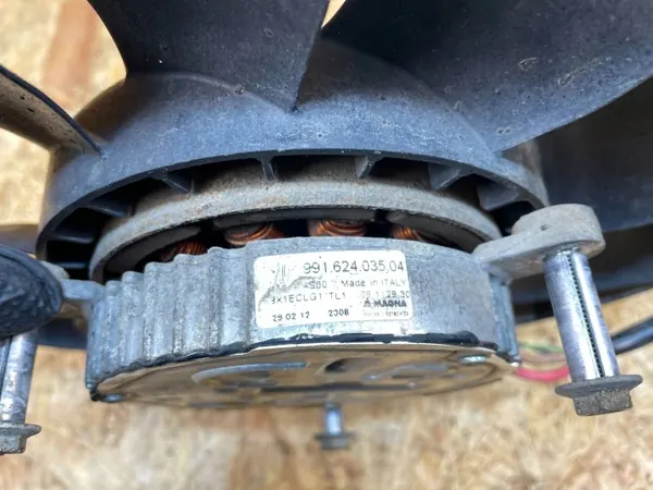 Porsche 911 991 kylfläkt OEM 991624035 image 9