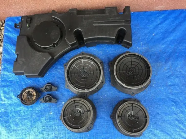 Audi Q7 BOSE Kaiutin Set OEM 4M0035621 Käytetty image 3