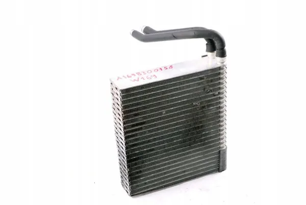 Mercedes W169 W245 Ilmastointikondensaattori image 3