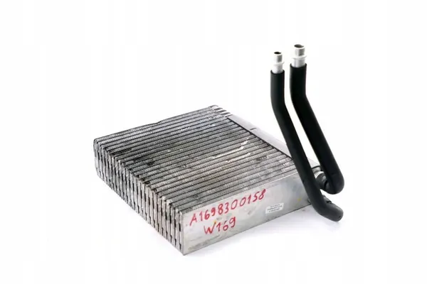 Mercedes W169 W245 Ilmastointikondensaattori image 5