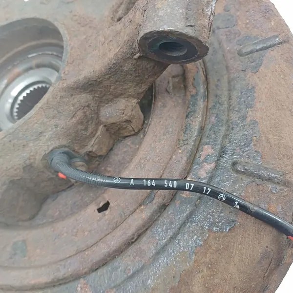 2006 Mercedes-Benz R W251 Mozzo ruota posteriore A1645400717 image 8