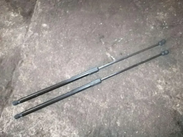 Actuador izquierdo del capó OEM 5TA823359C VW Touran image 2